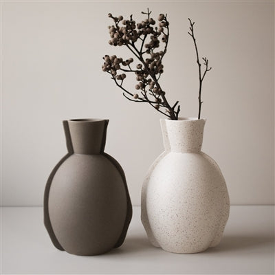 Edge Cream Dot Vase